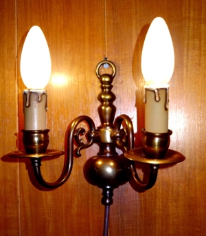 Kleine 2-flammige Flämische Leuchte, Messing fumé, Schmidt Bild 1