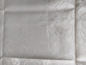 Tischdecke, beige mit besticktem Muster, 162 x 130 cm (unbenutzt) Bild 4