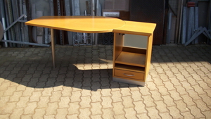 Holztisch Bild 11