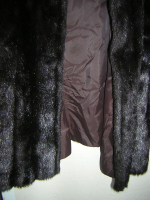 Schicker Pelzmantel aus Polyester in schwarz, gepflegt Bild 3