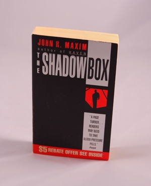 John R. Maxim - The shadowbox - 1,00 EUR