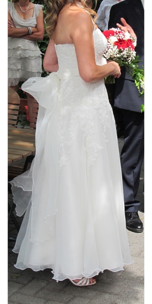 Schönes Brautkleid Gr. 38/40 in Ivory angenehm zu tragen Bild 3