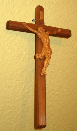 handgeschnitzes Kreuz Bild 2