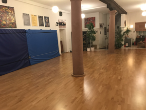 Raum für Reha-Sport, Gruppentherapie, Yoga, Pilates & Workshops Bild 15