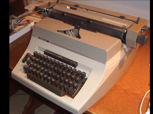Schreibmaschine Triumph Adler Universal 200 Bild 2
