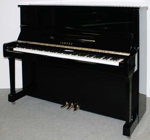 Klavier Yamaha U100, 121 cm, schwarz poliert, Nr. 5381037, 5 Jahre Garantie