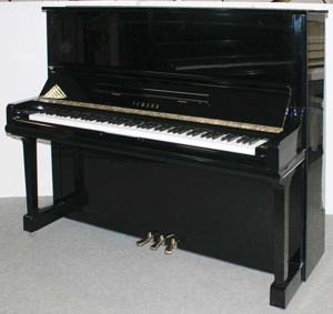Klavier Yamaha U30A, 131 cm, schwarz poliert, Nr. 4853525, 5 Jahre Garantie