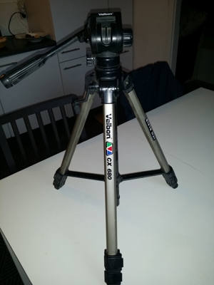 Stativ Velbon CX 680 für Kamera.