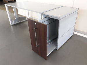 Hochwertiger Büro Schreibtisch mit Rollcontainer Bild 2