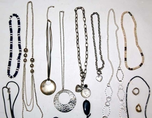 MODESCHMUCK - aus Nachlass - 26 ARMBÄNDER und HALSKETTEN Bild 8