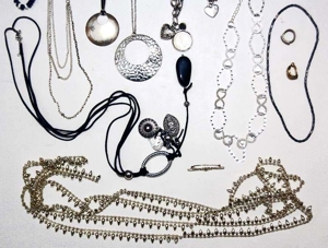 MODESCHMUCK - aus Nachlass - 26 ARMBÄNDER und HALSKETTEN Bild 9