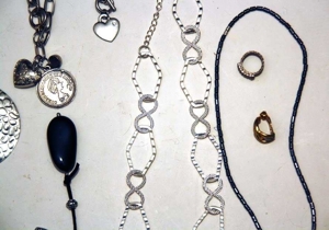 MODESCHMUCK - aus Nachlass - 26 ARMBÄNDER und HALSKETTEN Bild 11