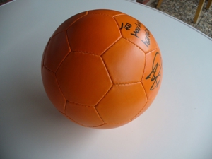 Fussball mit Autogramm von Benjamin Auer (Mainz 05) Bild 2