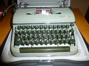 Schreibmaschine Olympia Bild 2