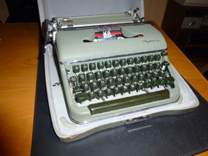Schreibmaschine Olympia Bild 3