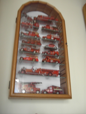 Feuerwehr Oldtimer Sammlung mit exklusiven Schaukasten Bild 8