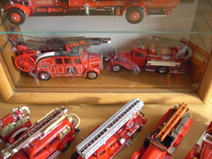 Feuerwehr Oldtimer Sammlung mit exklusiven Schaukasten Bild 4