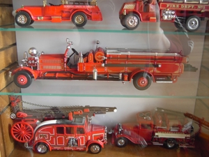 Feuerwehr Oldtimer Sammlung mit exklusiven Schaukasten Bild 5
