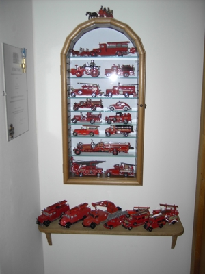 Feuerwehr Oldtimer Sammlung mit exklusiven Schaukasten Bild 9