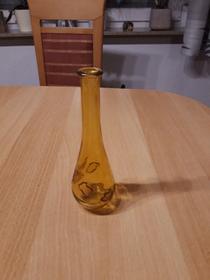 kleine Blumenvase gelb mit Fischmuster