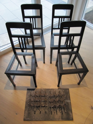 Stühle für Esszimmer / Esstisch - 4 Stück - Antik, Eichenholz schwarz/braun, neu aufgearbeitet Bild 2
