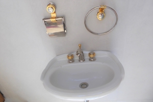 Hand-Waschbecken Waschtisch Gäste-WC mit 3-Loch Armatur, Zubehör Bild 2