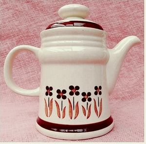 DDR Kaffeekanne aus Keramik - Mit Blumenmuster - ca. 1,3 Liter Volumen