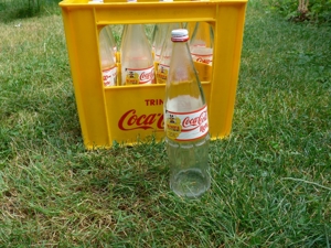 Gelbe Retro-Coca-Cola Light-Kiste mit 12 1-Liter Glasflaschen (26 Jahre alt) Bild 2