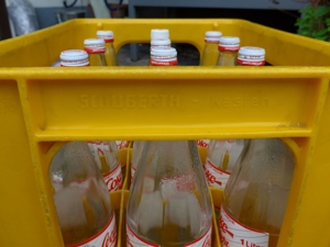 Gelbe Retro-Coca-Cola Light-Kiste mit 12 1-Liter Glasflaschen (26 Jahre alt) Bild 5
