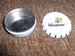 Für Sammler: Von Windows XP Verkäuferschulung: Unterlagen, Armbanduhr, Bonbondose (leer) Bild 5