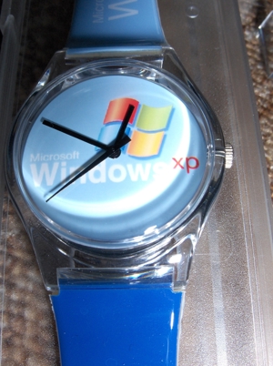 Für Sammler: Von Windows XP Verkäuferschulung: Unterlagen, Armbanduhr, Bonbondose (leer) Bild 2
