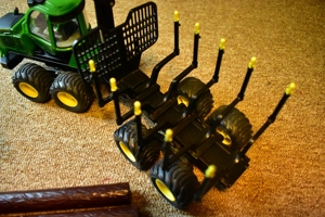 Siku 1:32: Massey Ferguson 8680 (auch John Deere Forwarder 4061, Viehanh.. 2890; Einzelpreis s. Text Bild 12