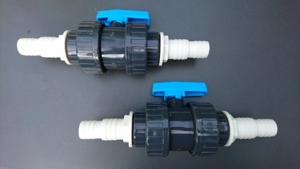 Zwei neue PVC Kugelhähne mit Schlauchtülle 32-38mm zu verkaufen Bild 2