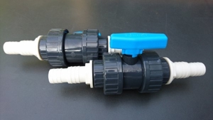 Zwei neue PVC Kugelhähne mit Schlauchtülle 32-38mm zu verkaufen Bild 1