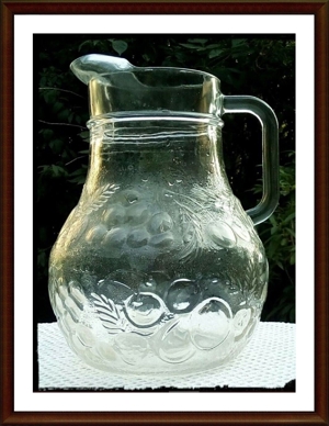 Glaskanne Pressglas alt Kanne Glas Gefaess Saftkrug Krug durchsichtig glass jug Bild 1