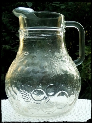 Glaskanne Pressglas alt Kanne Glas Gefaess Saftkrug Krug durchsichtig glass jug Bild 5