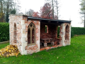 Garten Gestaltung Ruinen mauer historisch Baustoff Ziegel Terrakotta echt Stein Reichsformat Rückbau Bild 9