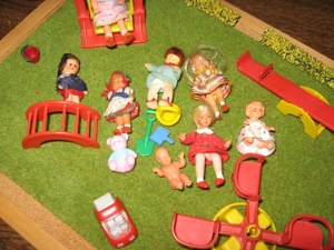 Spielplatz +Spielgeräte v Jean +Puppen Puppenstube-Puppenhaus-Puppenmöbel Bild 6