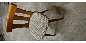 Holzstühle mit hellem Polster (20 Stück) Bild 2