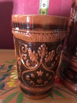 Hoher Keramikweinkrug mit 10 Becher Bild 7