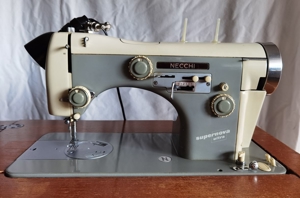 Nähmaschine Necchi Supernova Automatica Ultra (1960)