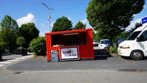 Weisser Mobiler Barcontainer Mit Vordach Perfekt für Verkauf Bild 1