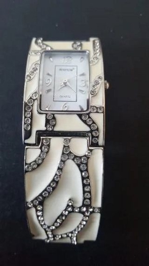 Damen Armbanduhr METROPOLITAN Quartz mit vielen Steinen Bild 2