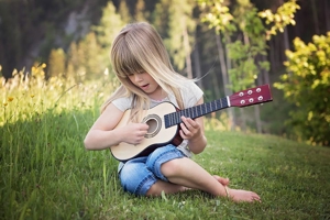 Gitarrenunterricht in Gruppen für Kinder 5-6-jährige