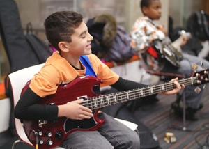 Gitarrenunterricht in Gruppen für Kinder 