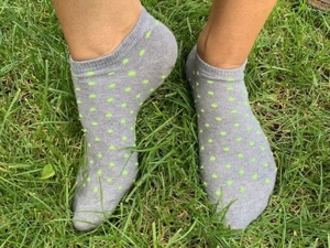 mein duften grau grün gepunkteten Sneaker Socken Bild 2