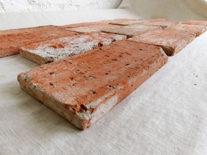 Boden Platten Ziegel Fliese Backstein alte Mauersteine Antikziegel natürlich rustikal Landhaus Bild 3