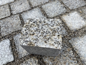 Flossenbürger Granit Kleinsteine graugelb 10*10*8 Bild 4