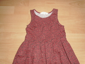 Kleid von H&M, dunkelrot mit Motiven, Gr. 110/116 Bild 2