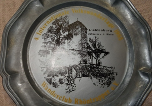 CZ Wandteller Sammelteller 1985 4. Internationale Volkswandertage Rhöntrapper Wanderclub Zinnteller Bild 5
